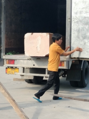 Những chuyến hàng của ngày nắng. Gõ jatoba, tần bì, thông đủ cả các bác nhé. Cần alo để bên em lên đơn ạ. Hotline: 0988045958