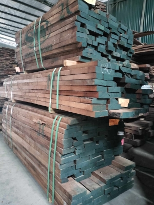 Óc chó nhập nguyên kiện đủ độ dày từ 2,6cm-5,1cm, chất lượng 1COM, 2COM đủ cả. Các bác cần loại nào alo để bên em lên đơn nhé ạ. Hotline: 0909377209/ 0988045958