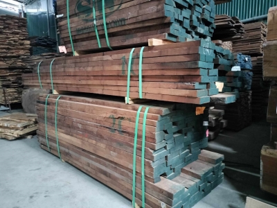 Óc chó Bắc Mỹ nhập nguyên kiện, độ dày từ 2,6cm-3,8cm-5,1cm. Chất lượng 1COM. Sẵn tại kho Gỗ NK Long Dương. Kính mời quý khách liên hệ hotline để được tư vấn, báo giá ạ. 0909377209/ 0988045958