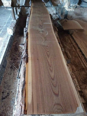 Óc chó kính to xẻ mặt bàn đẹp hết nước chấm luôn các bác ơi. Gỗ này không mua thì mua gỗ nào? Bác nào quan tâm qua kho em xem hoặc alo bên em tư vấn, chốt đơn nhé ạ. Hotline: 0988045958/0909377209