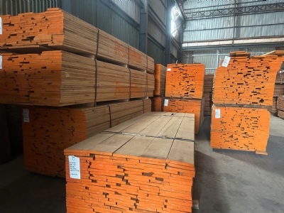 Sồi Mỹ 2p- 1COM vừa về kho. Bác nào quan tâm ib em sớm để được giá tốt nha: 0988045958/0909377209