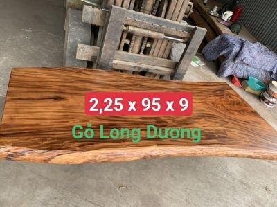 Mặt bàn Me Tây nguyên khối sẵn tại kho Gỗ NK Long Dương. Kính mời quý khách qua kho xem ạ. Liên hệ hotline: 0909377209-0988045958