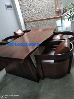 Mặt bàn óc chó nguyên khối sẵn kho Long Dương. Kính mời quý khách. Lh: 0988045958/0909377209