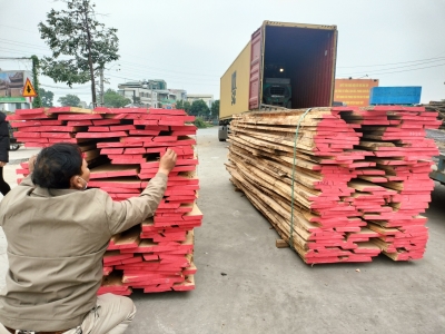 Tần bì nhập nguyên kiện 2,6cm vừa về kho. Hàng đẹp, giá tốt. Khách cần qua lựa hoặc call bên em sớm để được giá tốt nhé ạ. Hotline: 0909377209/ 0988045958