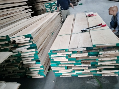 Tần bì xẻ đủ quy cách từ 1,5cm-10cm sẵn kho Gỗ NK Long Dương. Khách cần chỉ việc alo để bên em phục vụ nhé ạ. Hotline: 0988045958/ 0909377209