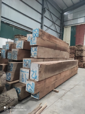 Kho còn ít gỗ Hương basamo bên em thanh lý nốt giá rẻ. Bác nào vào việc qua kho Thạch Thất- HN em xem hoặc alo để được tư vấn nhé ạ. Hotline: 0909377209/  0988045958