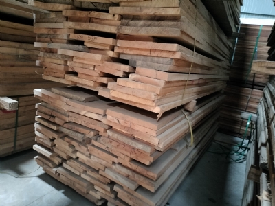 Thanh lý gỗ sồi Mỹ xẻ sấy trong nước. Giá nào cũng bán. Bác nào có nhu cầu Lh: 0909377209/ 0988045958