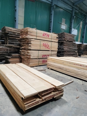 Thông Mỹ xẻ bản rộng tự do, đủ độ dày từ 1,5cm-10cm. Kính mời quý khách liên hệ hotline để được tư vấn, lên đơn ạ: 0909377209/ 0988045958