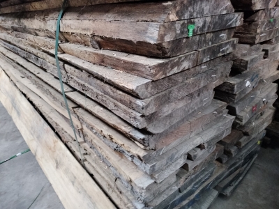 Ơ. Gỗ này không mua thì mua gỗ nào các bác nhỉ? Sồi Âu nhập nguyên kiện, chất lượng AB, số lượng nhiều sẵn tại kho Gỗ NK Long Dương, giá lại hạt rẻ, bán lẻ rẻ như bán buôn là có thật. Kính mời