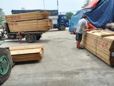 Những chuyến hàng đầu tuần cho khách xa.  Thông Mỹ xẻ đủ dộ dày từ 1,5cm-10cm bên em vẫn còn nhiều tại kho Gỗ NK Long Dương, cung cấp đều, đủ nha các bác. Khách cần alo sớm để được giá ưu đãi n