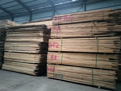 Thông Mỹ xẻ đủ độ dày 1,5cm đến 10cm. Khách cần alo hoặc zalo sđt bên em nhé ạ. Hotline: 0909377209/ 0988045958