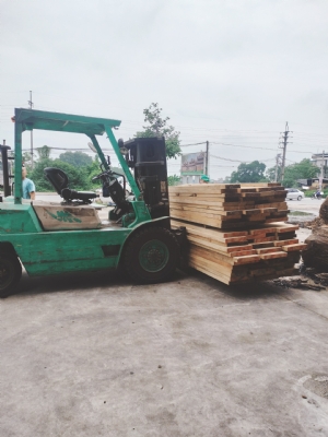 Thông Mỹ vừa ra lò. Giá rẻ. Khách alo chốt luôn mấy khối. Lh sớm bên em để được giá tốt các bác nhé: 0988045958/ 0909377209