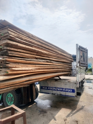 Còn ít Sồi Âu hàng dày 2cm bên em thanh lý nốt giá rẻ. Khách cần liên hệ hotline: 0988045958/0909377209